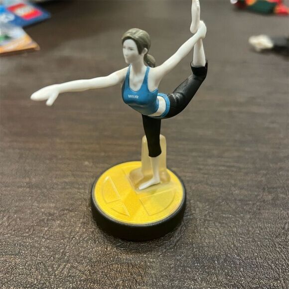 Nintendo Amiibo Wii Fit Trainer Super Smash Bros Series Figure - Picture 1 of 3